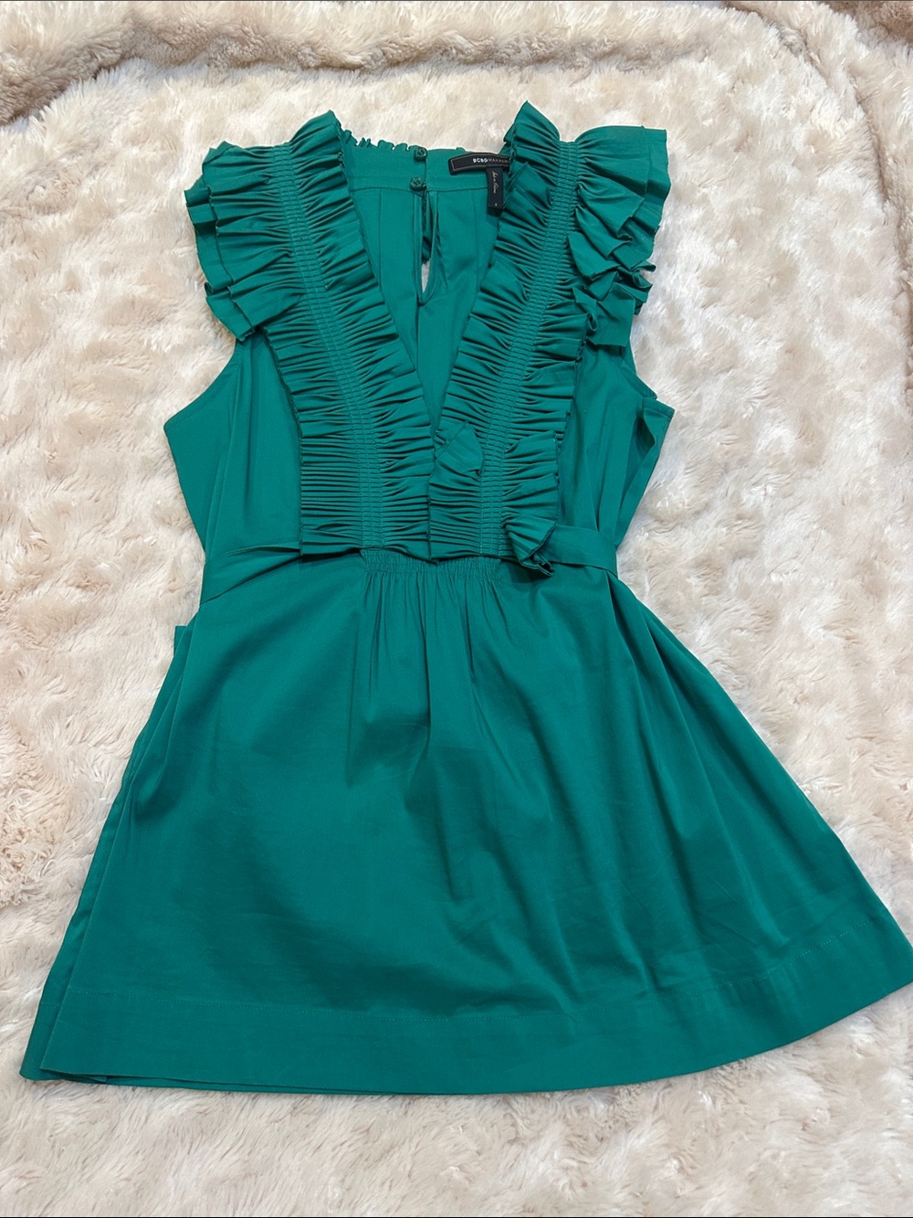 🌹🌹BCBG Maxazria Ruffle V-Neck Sleeveless top small